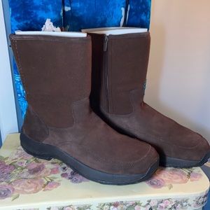 EUC L.L.Bean fleece lined boots. color Brown size 11 medium.